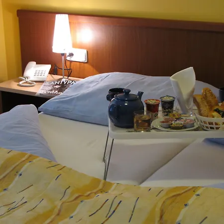 Aparthotel Austria Suites-2